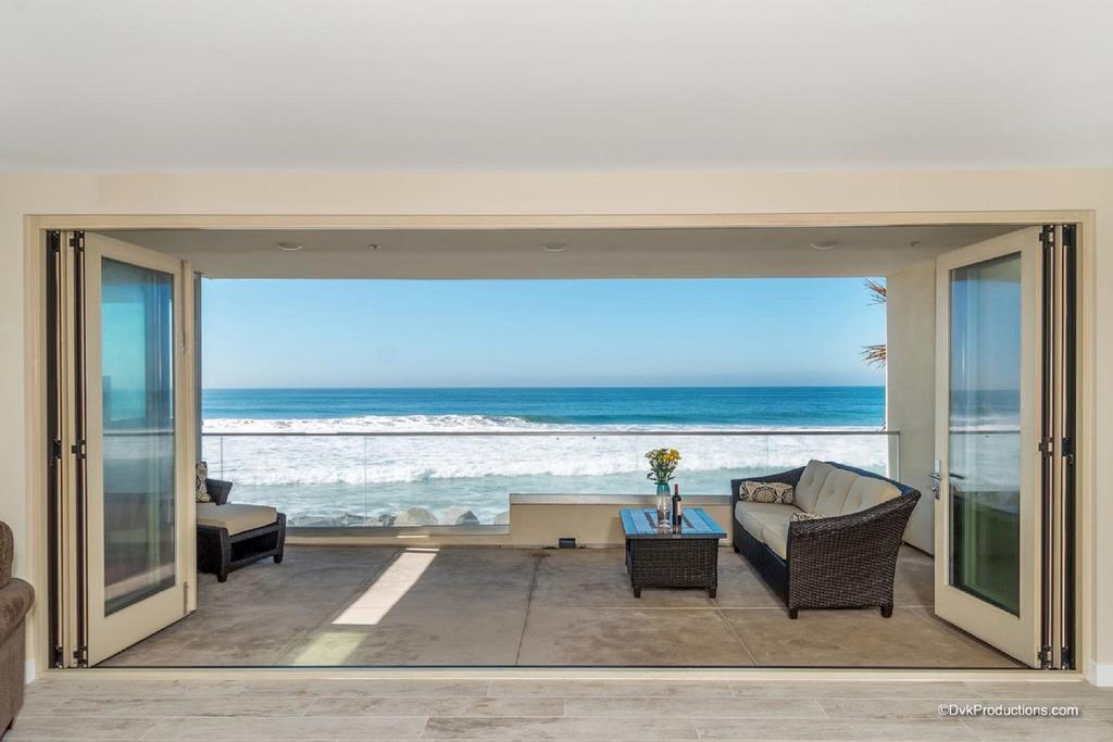 Luxury Beachfront Hotel Oceanside Exterior photo